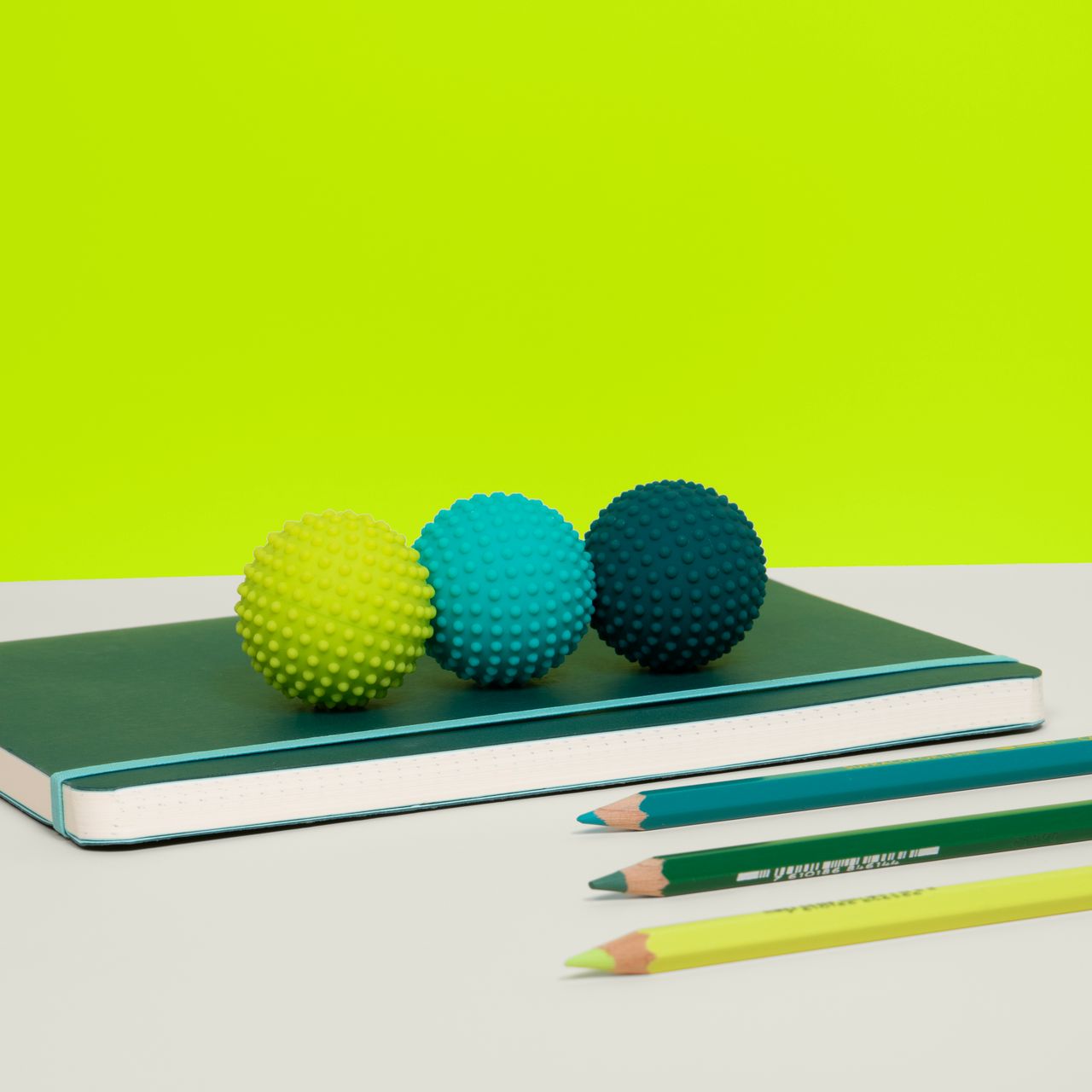 Speks Odds Silicone Magnets - Green Dots